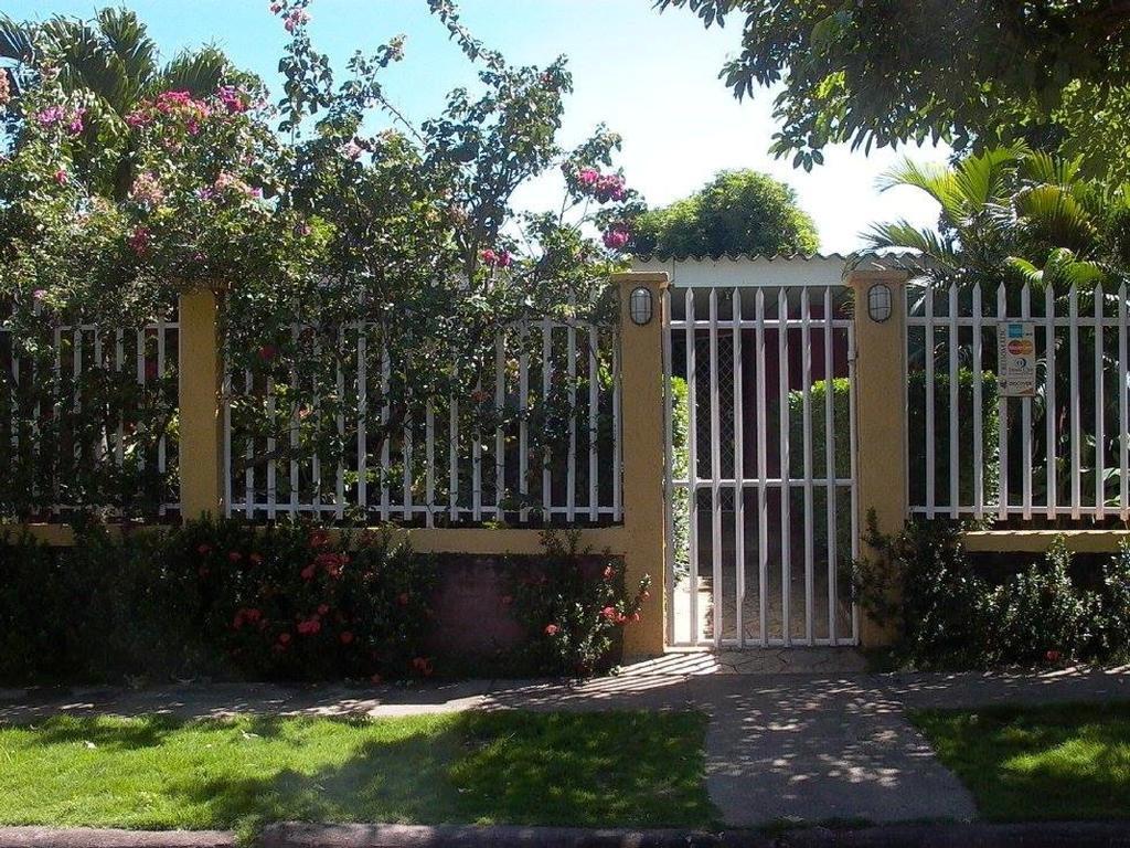 Hostal Casa Los Espinoza Managua Bagian luar foto